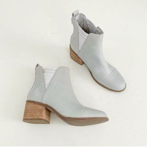 Toms Size 9.5 Esme Leather Ankle Chelsea Boot Glacier Grey Block Heel Bootie